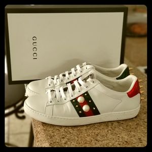 Woman Gucci shoes size 6.5